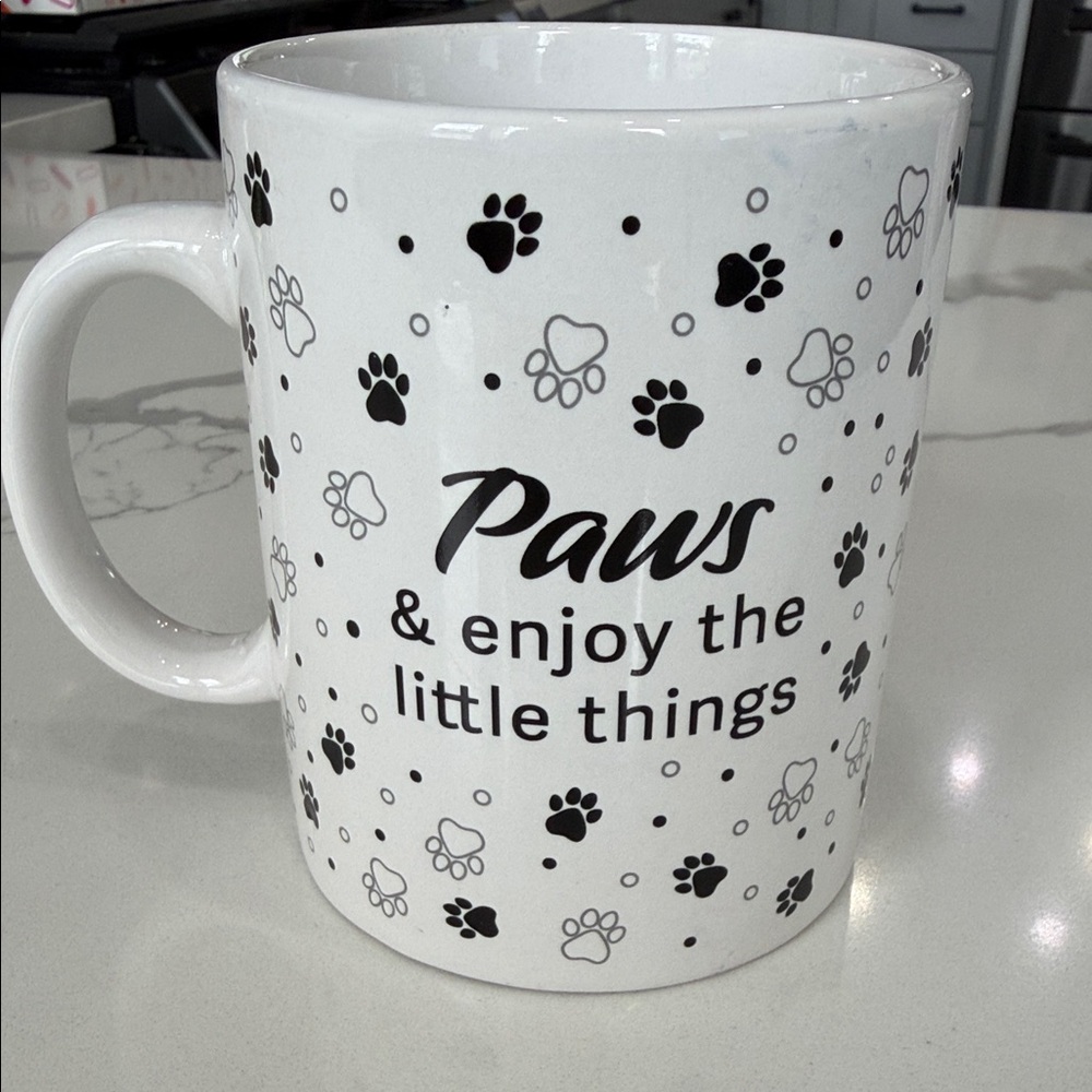 “Paws & Enjoy The Little Things” White Paw Print Coffee Mug, NWT 🎉🐾☕️